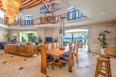Casa del Rio: beachfront villa for 22 guests in Las Terrenas