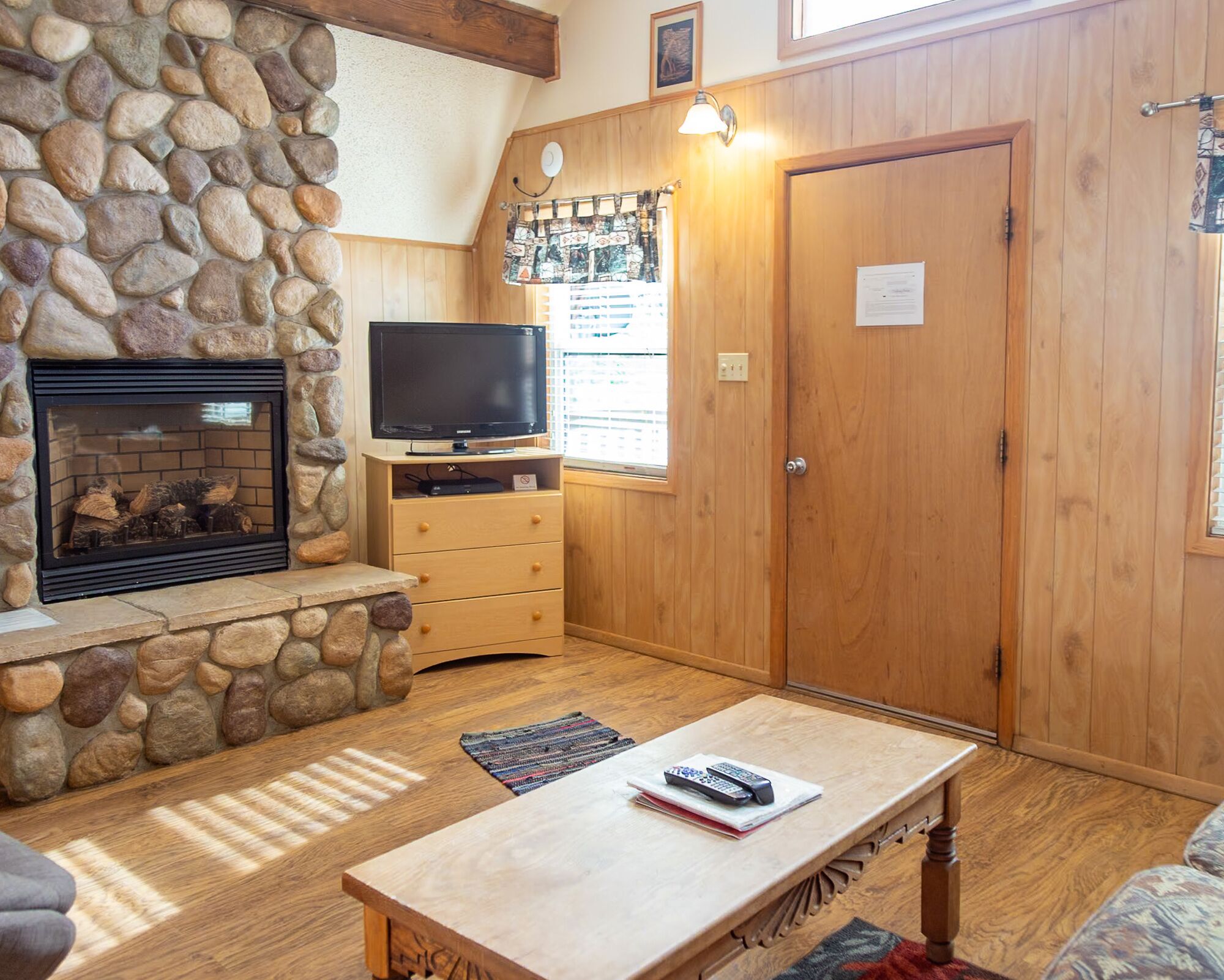 Télévision, cheminée