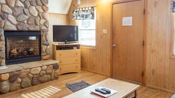 Télévision, cheminée