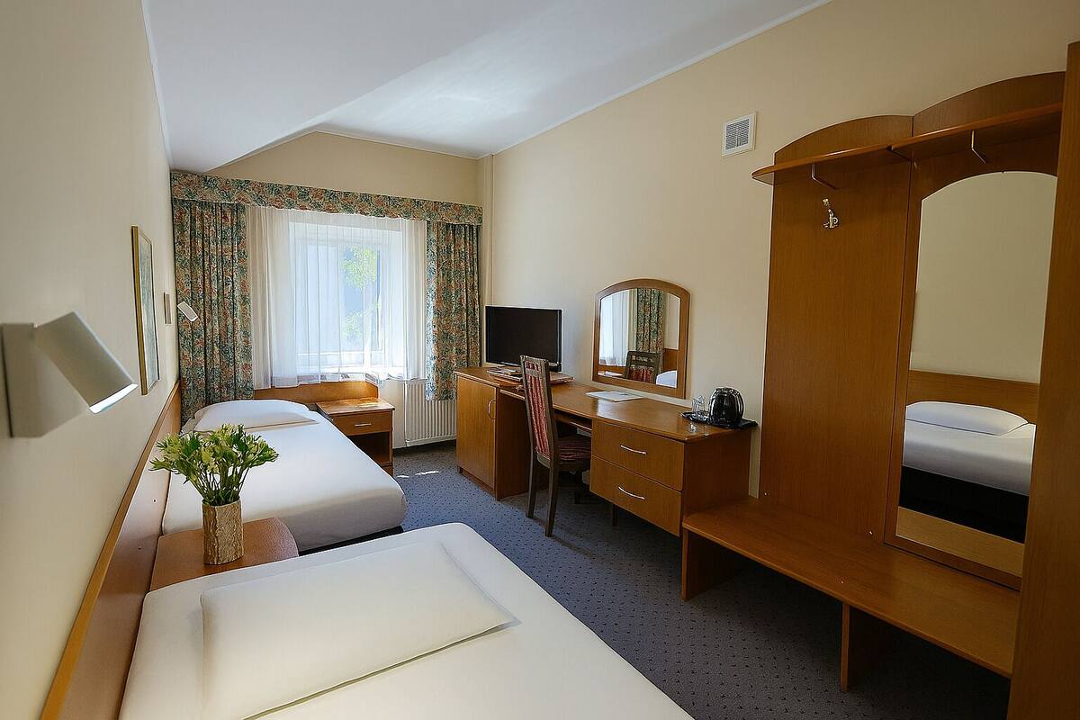 Standard Twin Room | 1 bedroom, desk, laptop workspace, free cots/infant beds