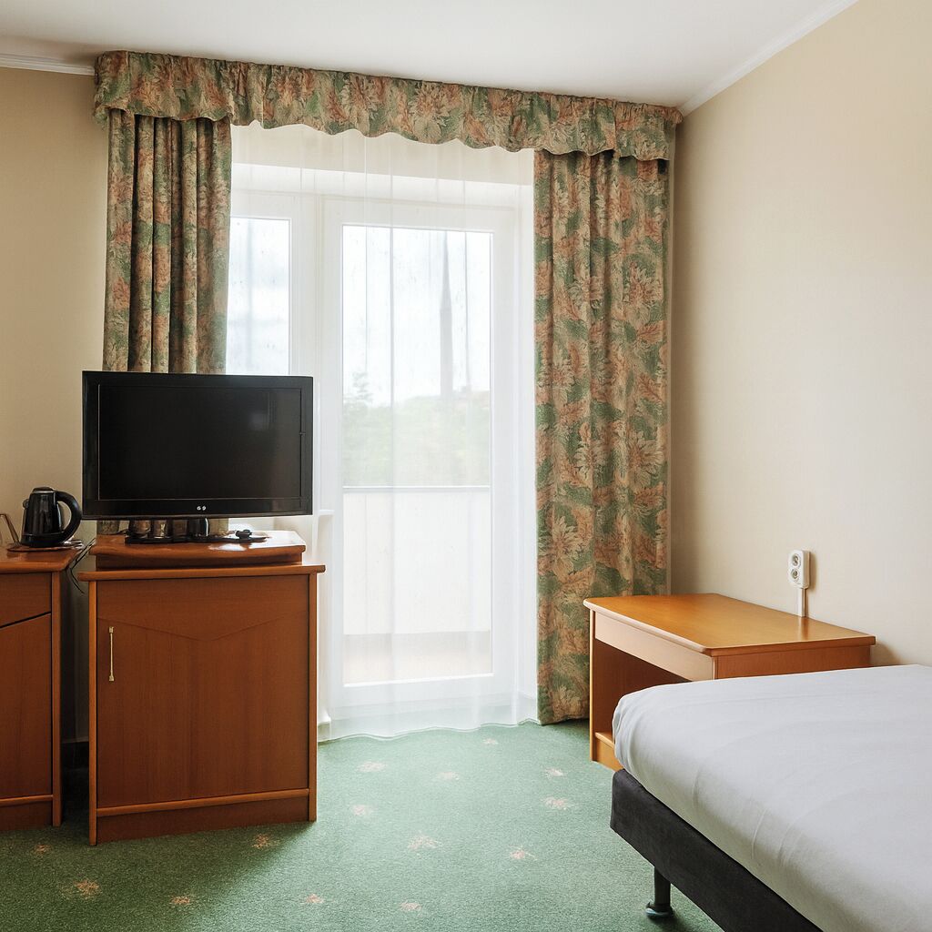 Desk, laptop workspace, free cots/infant beds, free WiFi