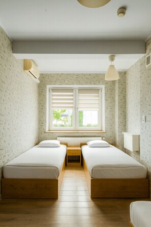 Standard Triple Room | Desk, laptop workspace, free cribs/infant beds, free WiFi - VICTORY HOME (Warsaw)