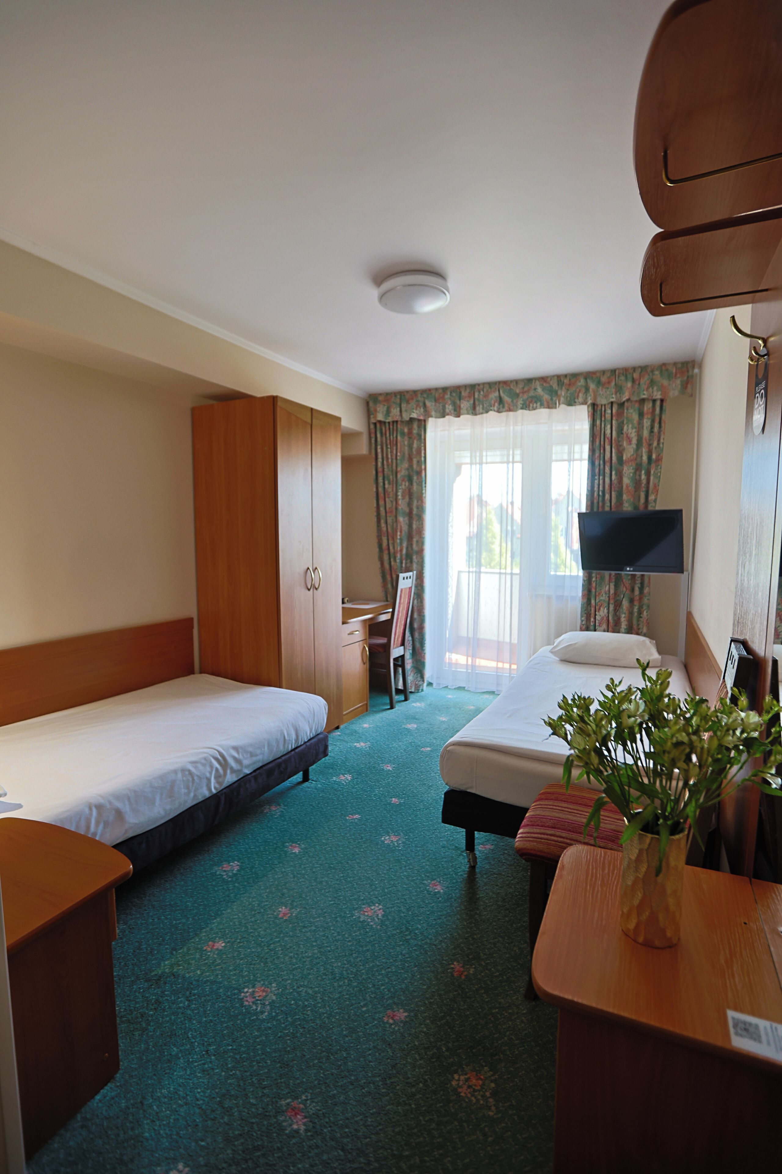 Desk, laptop workspace, free cots/infant beds, free WiFi