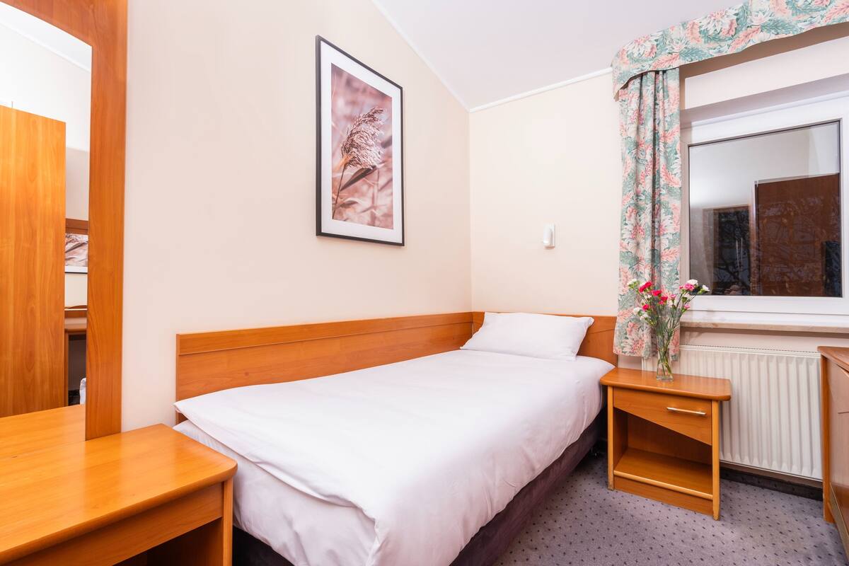 Standard Single Room | 1 bedroom, desk, laptop workspace, free cots/infant beds