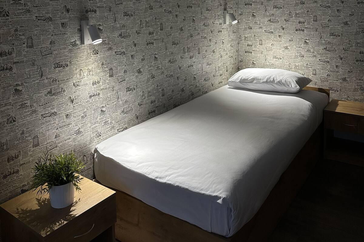 Superior Single Room | 1 bedroom, desk, laptop workspace, free cots/infant beds