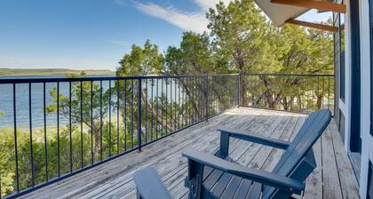 Modern Graford Cabin: Walk to Possum Kingdom Lake!