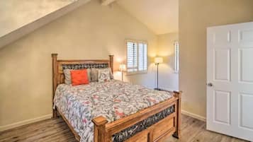 5 Schlafzimmer, Schreibtisch, Bügeleisen/Bügelbrett, kostenloses WLAN