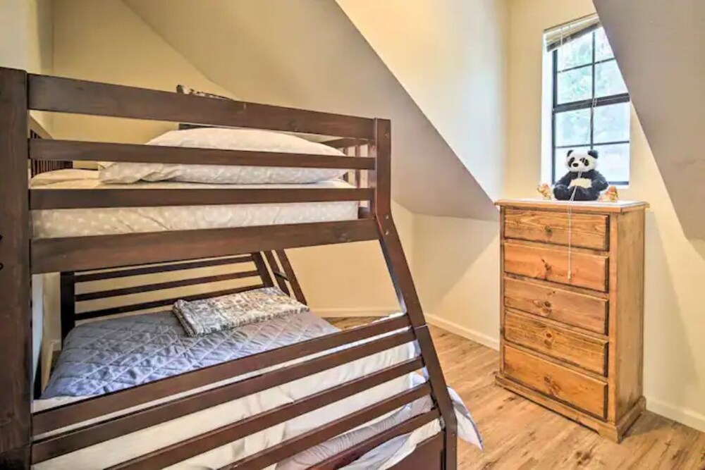 Peaceful 5Bedroom Cabin 2 Miles To Lake Gregory Crestline Vrbo