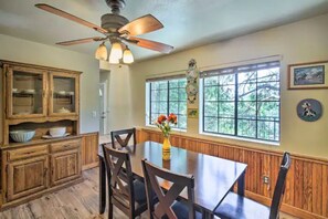 Dining - Peaceful 5-Bedroom Cabin- 2 Miles To Lake Gregory (Crestline)