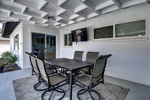 Outdoor dining - 3 Master Suites Theater Game Room Near Old Town

 (Scottsdale)
