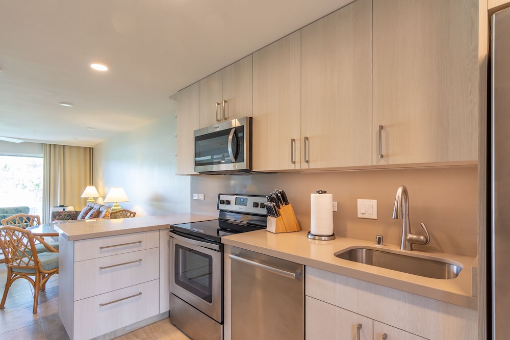 Napili Surf Beach Resort by null