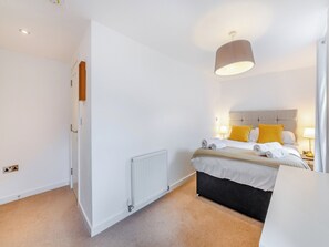 3 bedrooms, free WiFi, bed sheets