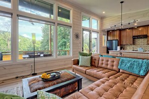 Living area - Groovy Palace w/ Hot Tub, Sauna, & Spectacular Mountain Views!!!  (Clayton)