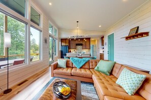 Living area - Groovy Palace w/ Hot Tub, Sauna, & Spectacular Mountain Views!!!  (Clayton)