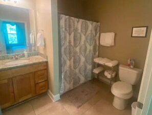 ヘアドライヤー、タオル、石鹸、シャンプー