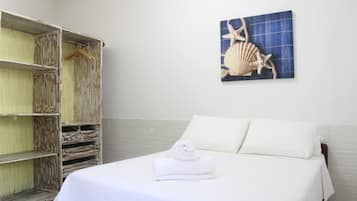 1 bedroom, iron/ironing board, free WiFi
