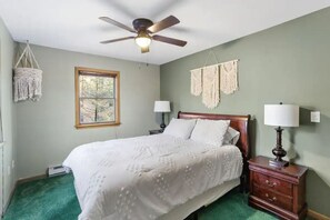 6 bedrooms, desk, free WiFi, bed sheets - Unforgettable escape at Harmony Haven nestled in the tranquil Pocono Mountains! (Lake Harmony)