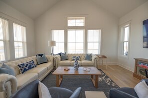 TV connectée, livres, écrans d'ordinateur