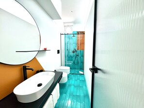 Haartrockner, Bidet, Seife, Shampoo
