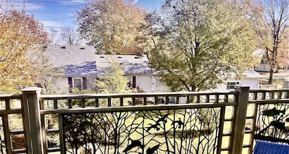 Quaint Cottage SO Close to Lake Erie