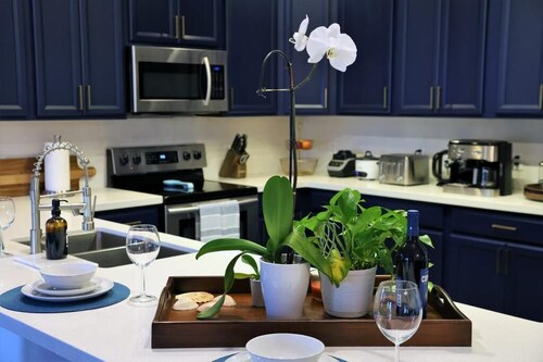 BaeCation Dania! Near Fort Lauderdale Airport, beach & casino!
pool & jacuzzi!