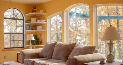 Sills Cove Lodge on Greers Ferry Lake!! Plenty of parking, boat launch and view!