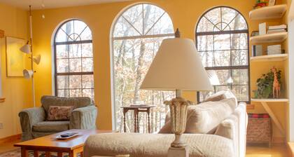 Sills Cove Lodge on Greers Ferry Lake!! Plenty of parking, boat launch and view!