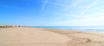 Global Vacacional: Practical flat very close to the sea in Puerto Sagunto