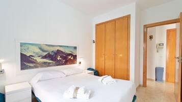 Iron/ironing board, WiFi, bed sheets