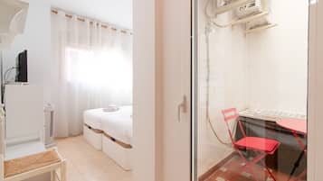 1 slaapkamer, een strijkplank/strijkijzer, gratis wifi, beddengoed