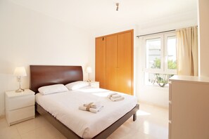 3 bedrooms, WiFi, bed sheets