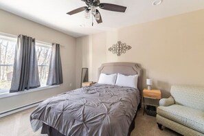 4 soverom, safe på rommet, strykejern/-brett og wi-fi (inkludert)