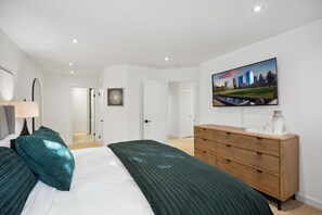 2 habitaciones, tabla de planchar con plancha y cuna de viaje