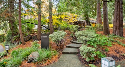 NEW Lux Bellevue 2BD 2BA Condo - Free Parking