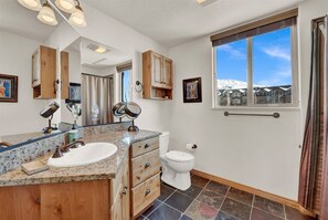 Shower, hair dryer, towels - MH 1310 | Year-Round Adventure Awaits (Eden)