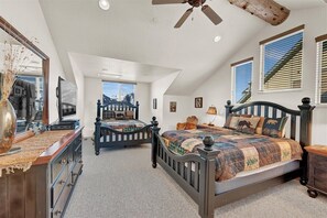 2 bedrooms, iron/ironing board, free WiFi, bed sheets - MH 1310 | Year-Round Adventure Awaits (Eden)