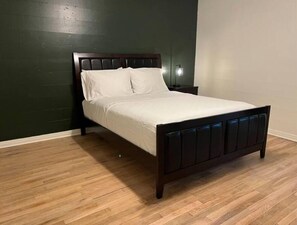 2 bedrooms, travel crib, WiFi