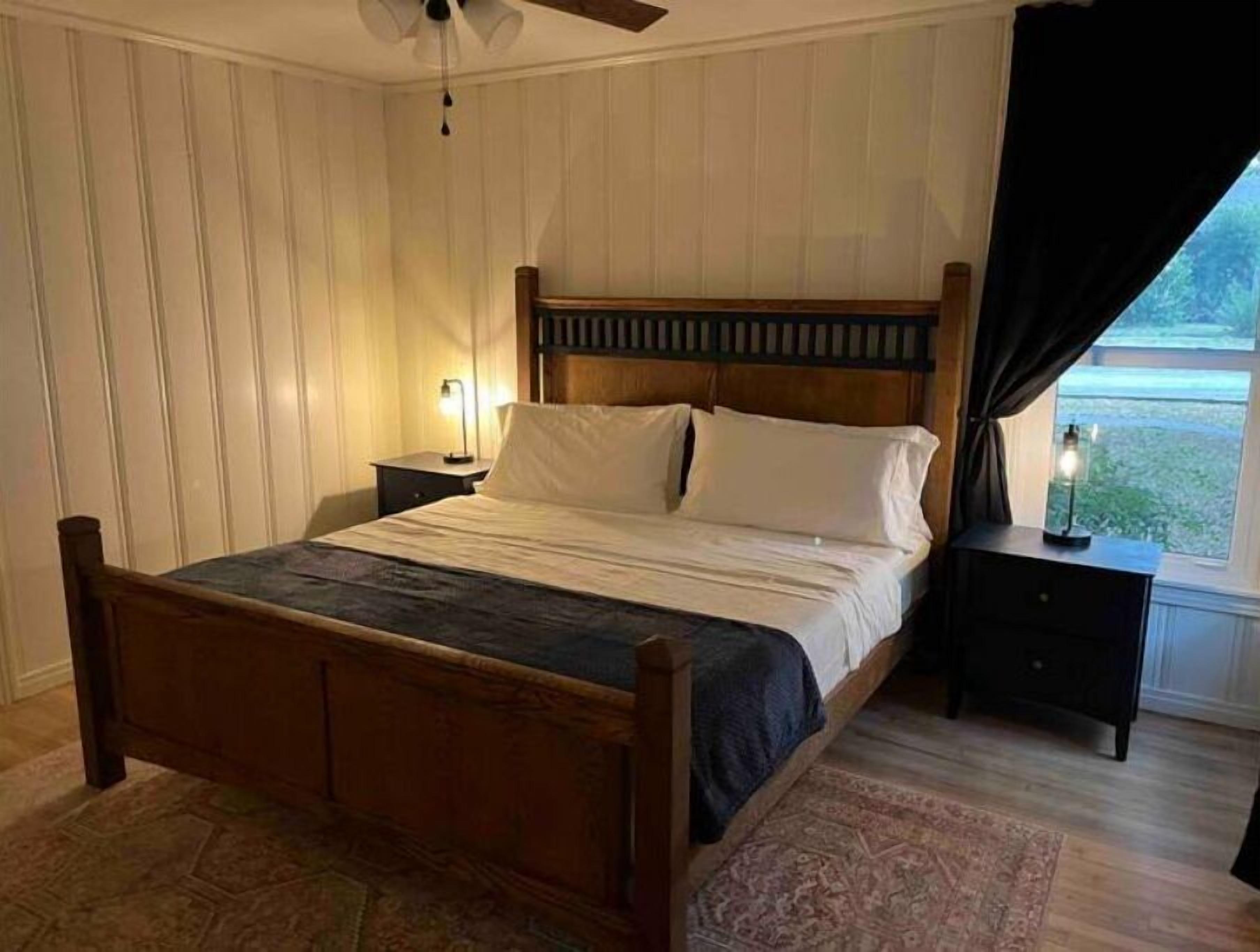 2 bedrooms, travel cot, WiFi