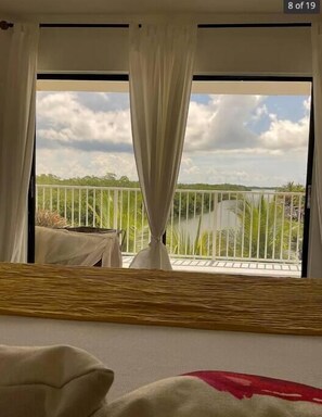 Interior - Sunrises - Sunsets - Free Kayaks/Paddleboard (Key Largo)