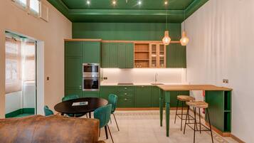 Appartamento Luxury | Cucina privata | Frigorifero, microonde, forno, piano cottura