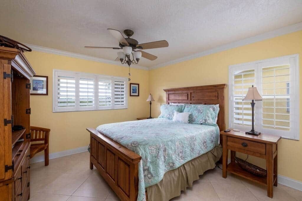 2nd Bedroom with Queen Bed