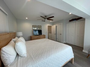 2 bedrooms, iron/ironing board, WiFi, bed sheets - Waterfront Lagoon Retreat | Kayaks • Paddleboard • Golf Cart (Key Largo)