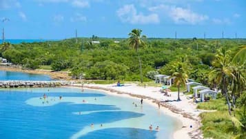 På stranden og strandhåndklær