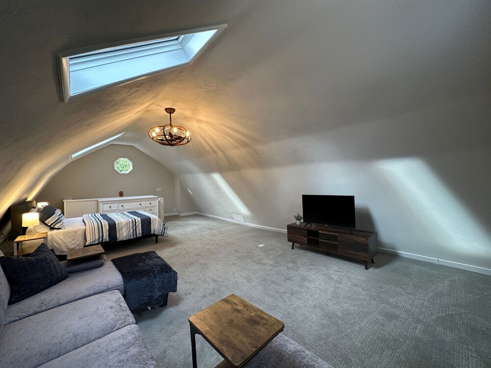 Downtown Retreat DogFriendly Haven for 30+ Day Stays! 1 mile to downtown. Harbor Springs Vrbo