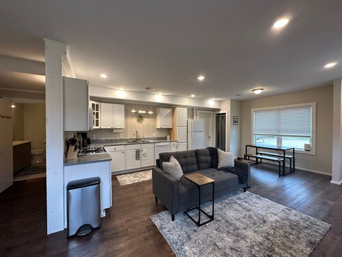 Downtown Retreat: Dog-Friendly Haven for 30+ Day Stays! 1 mile to downtown. 