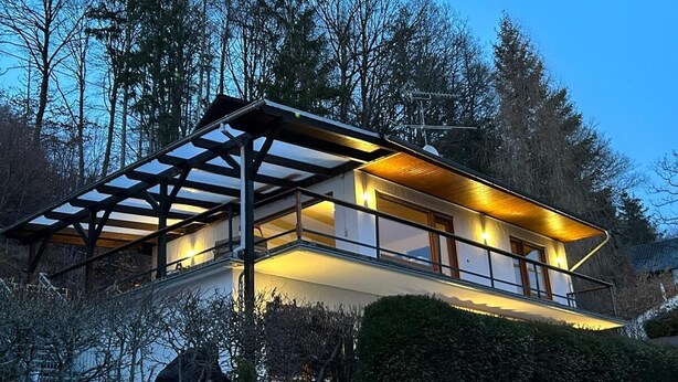 A modern house with a balcony, surrounded by trees. - FRITZ - Haus Sonnenblick (Diemelsee)