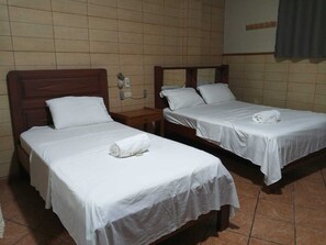 Standard Double or Twin Room | Free WiFi - Residencial Pinocho (Montero)