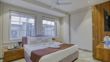 Luxury Room | 1 bedroom, Egyptian cotton sheets, premium bedding, desk