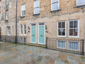Exterior - Town Square Apartment - UK45611 (Alnwick)