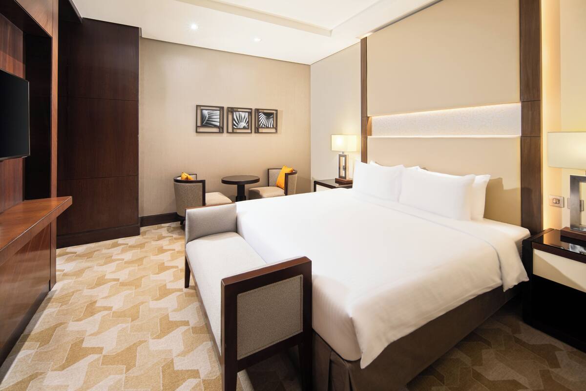 Tallelokero huoneessa, silitysrauta/-lauta, ilmaiset vauvansängyt